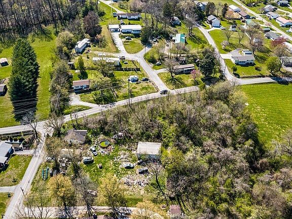 4th image of Island Ford Rd