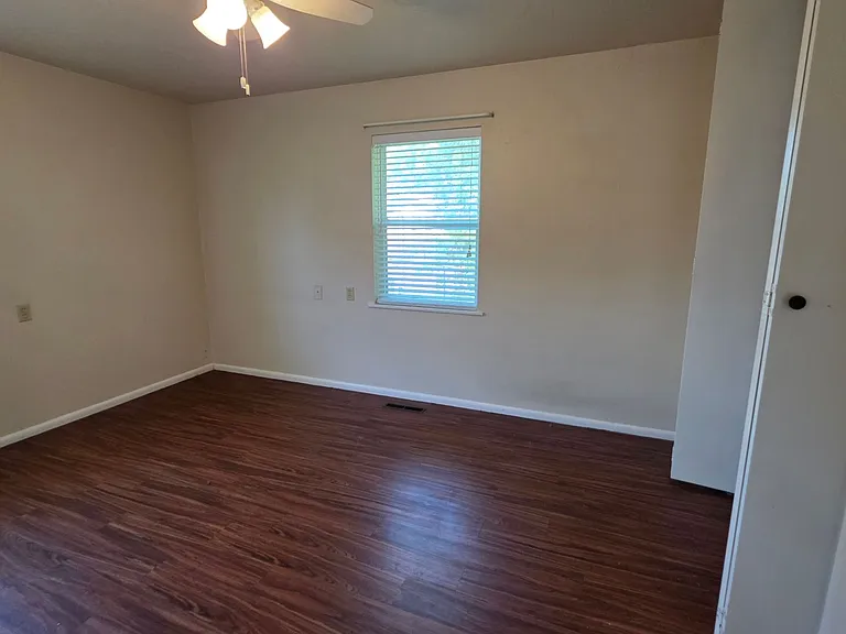 6251 Shadydell Dr — Photo 11