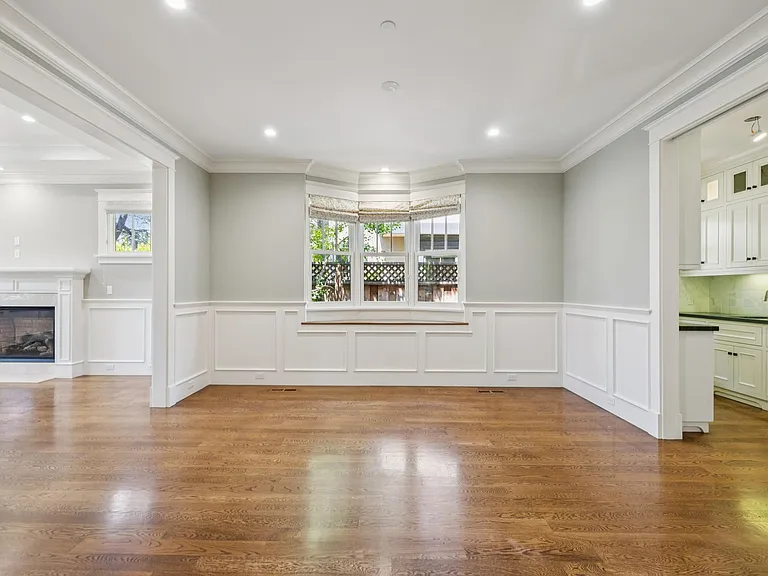 1517 Howard Ave — Photo 12
