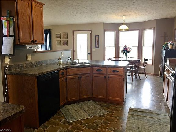 4th image of 518 Township Road 2102