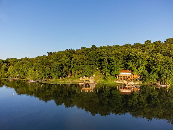 3rd image of 26 SE Lakeside Dr