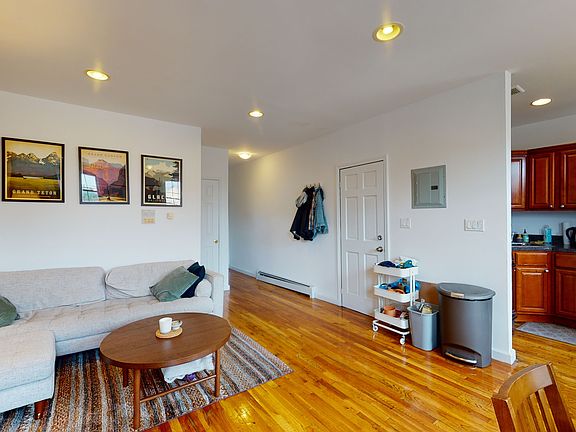 4th image of 107 Putnam Ave #2