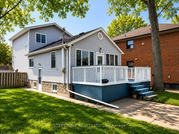 56 41st St, Toronto, ON M8W 3N6
