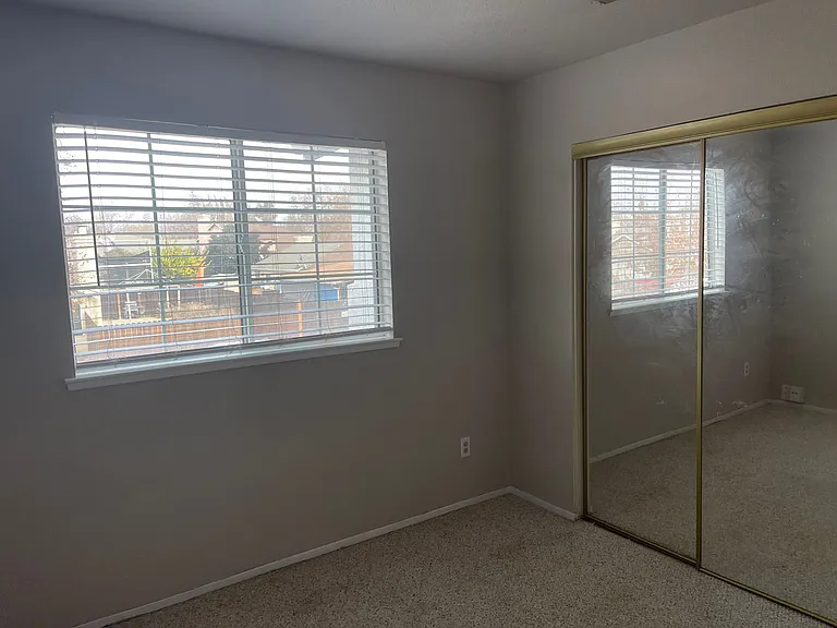 2234 Prestwick St — Photo 9