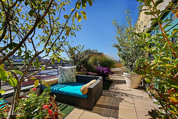 Sold by Corcoran | media 28