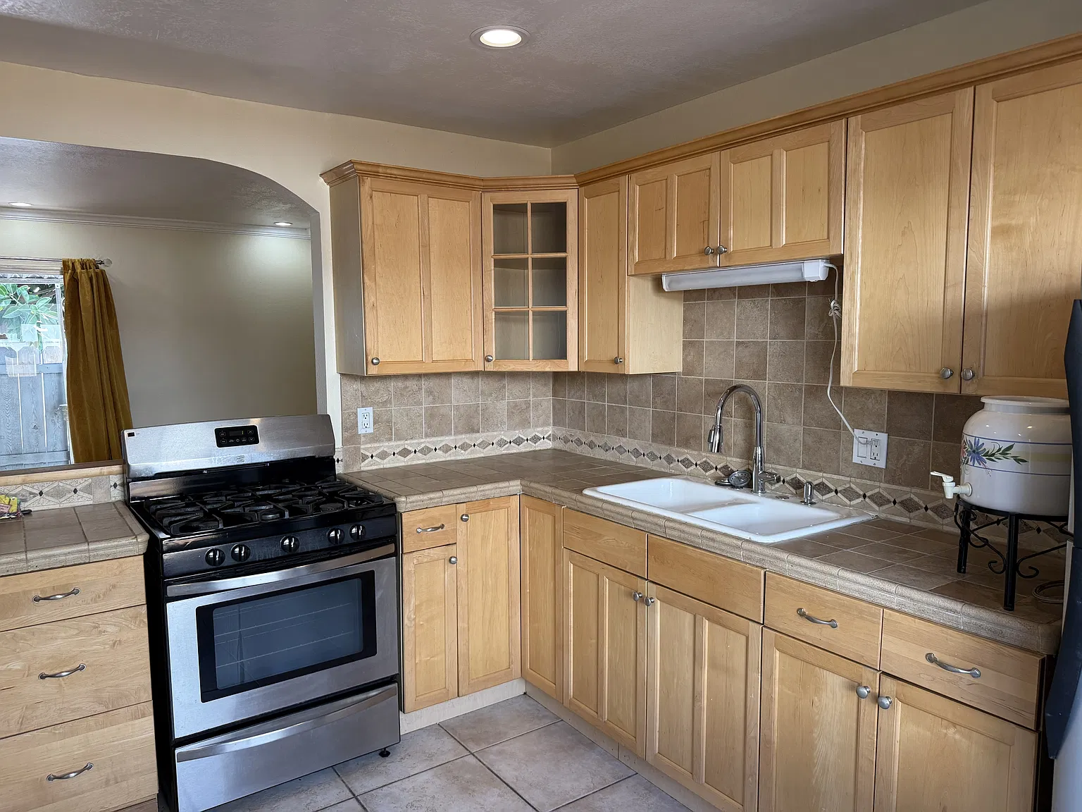 162 Glover Ave — Photo 2