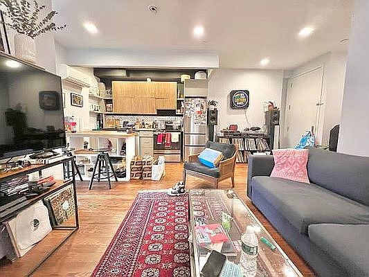 4th image of 311 Woodbine St #1B