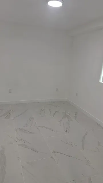 2 bed, 670 sqft, $2,400 — Photo 3