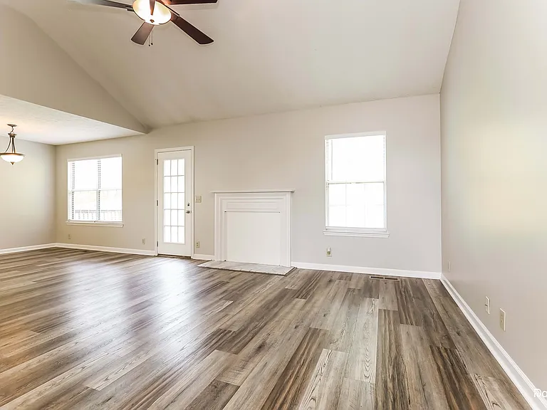 806 Allison Ct — Photo 6