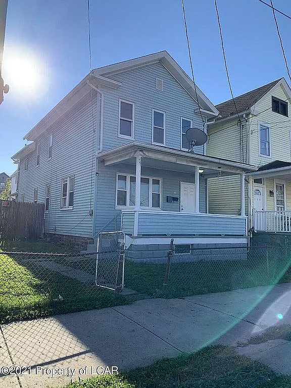 206 Park Ave photo 1