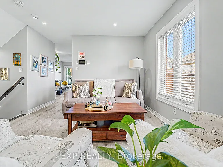 457 Heddle Cres — Photo 10