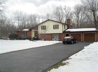 6426 Rounds Rd, Newfane, NY 14108