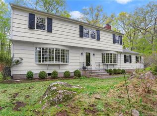 107 W Haviland Ln, Stamford, CT 06903