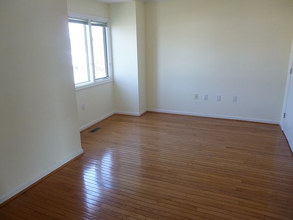 5th image of 1205 Oyster Cove Dr