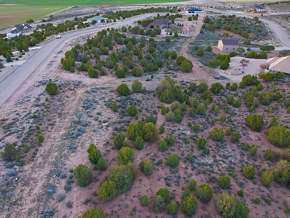 5th image of 879 S Panorama Dr
