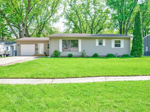 911 9th St, Spirit Lake, IA 51360