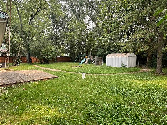 4th image of 9222 Maplewood Dr