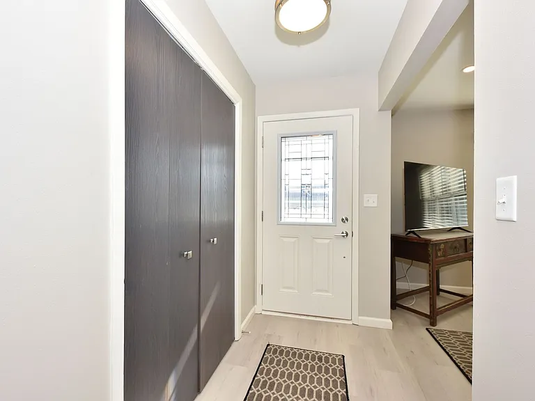 1538 W Liebau Rd — Photo 3