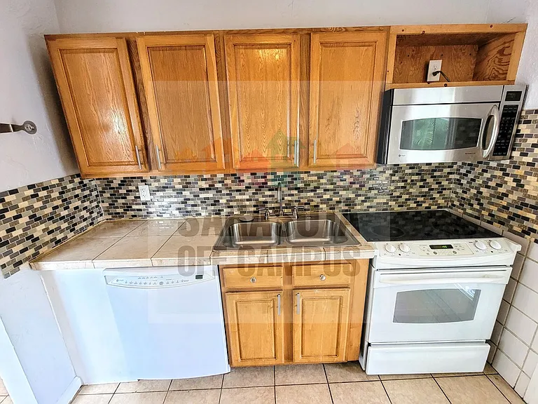 1148 Highland St — Photo 10