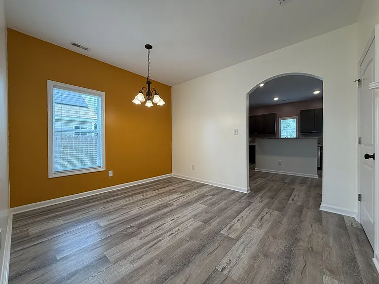 302 E Franck St — Photo 4