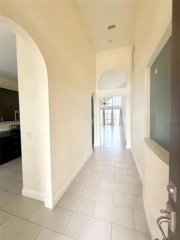 4 bed, 2.5 bath, 2341 sqft, $2,600 — Photo 2