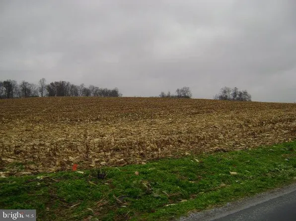 460 N McDermott Rd, Fawn Grove, PA 17321