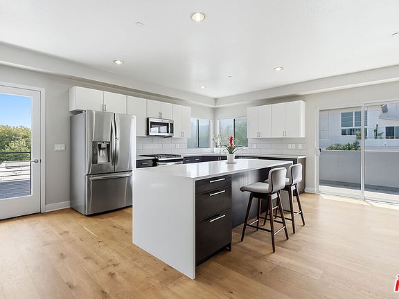 5th image of 13337 Beach Ave Unit 403