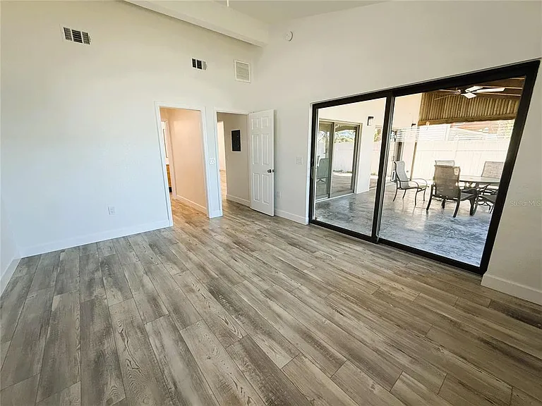 468 20th Ave — Photo 17