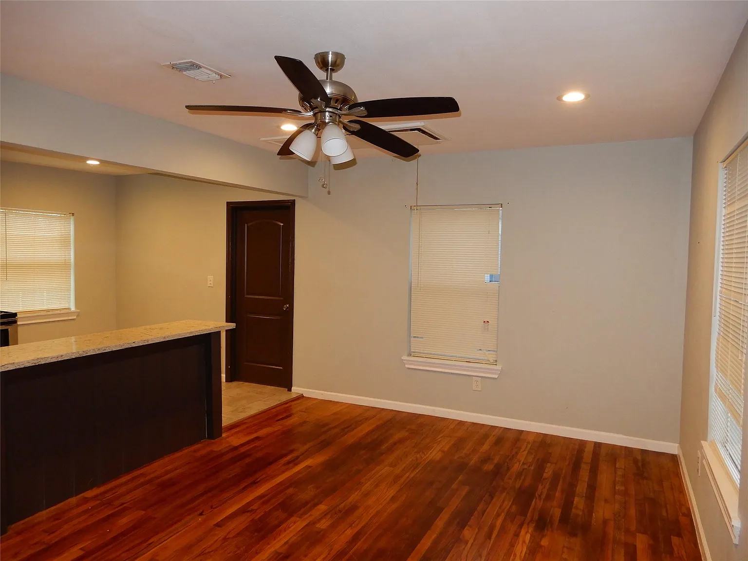 2 bed, 1.0 bath, 688 sqft, $1,200 — Photo 4