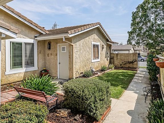 3rd image of 25563 Alicante Dr