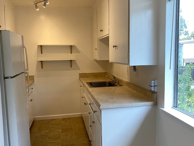 227 Pettis Ave #5 — Photo 2