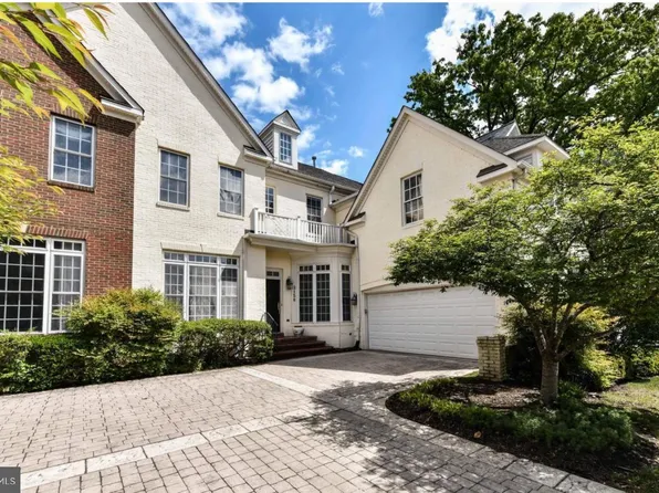 2158 Harithy Dr, Dunn Loring, VA 22027