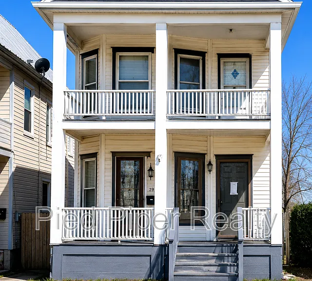 217 1/2 W Homer St — Photo 1