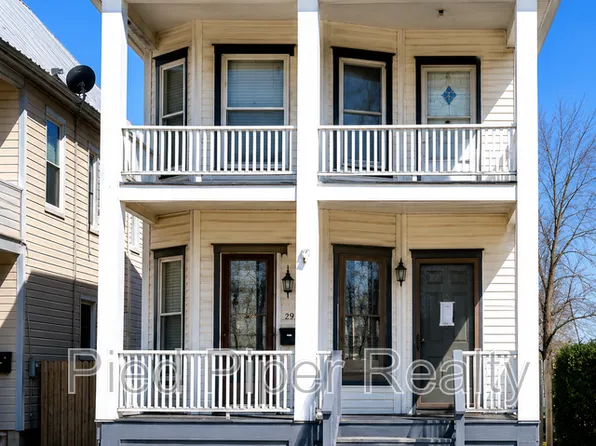 217 1/2 W Homer St, Freeport, IL 61032