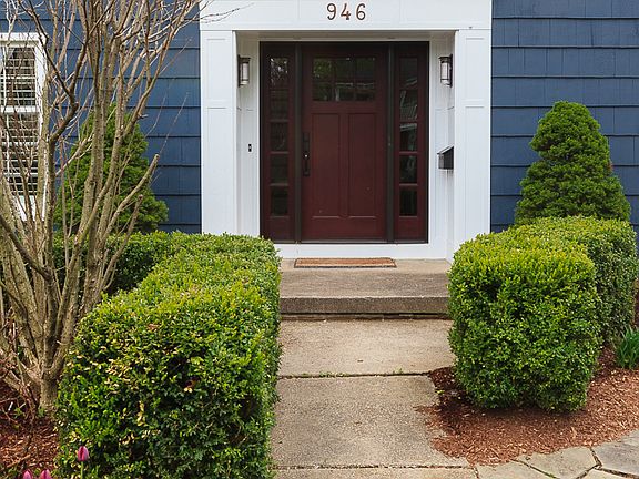 4th image of 946 Mohegan Ave