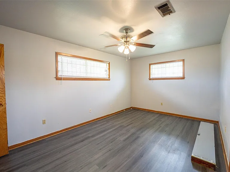 4402 Balkin St — Photo 10