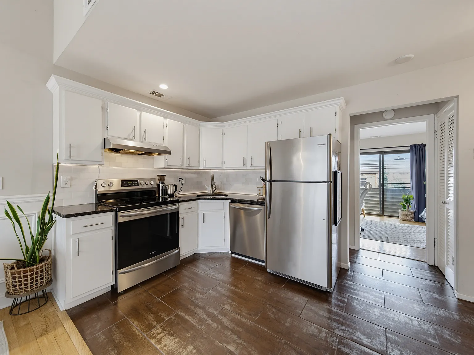 1 bed, 886 sqft, $2,250 — Photo 3