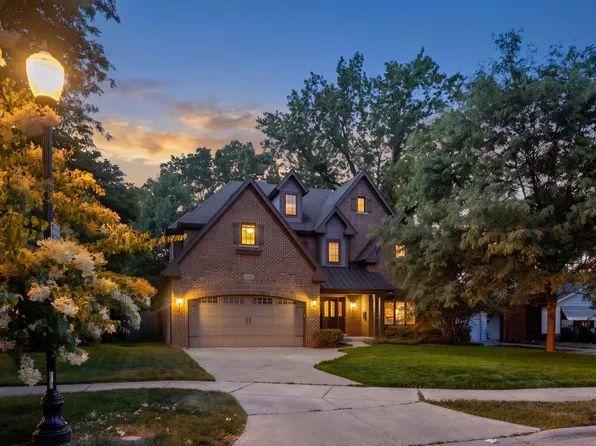 639 N Wright St, Naperville, IL 60563