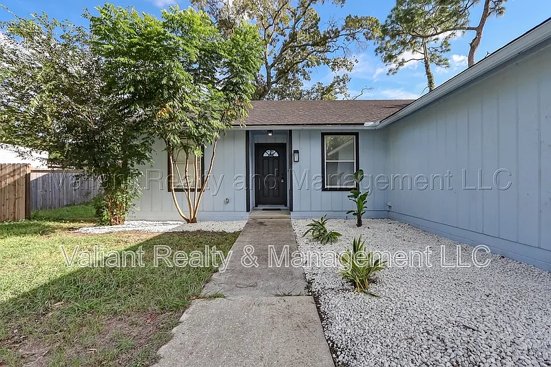 3 bed, 2.0 bath, 1564 sqft, $2,200 — Photo 4