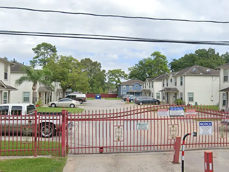2530 Aldon St — Photo 2