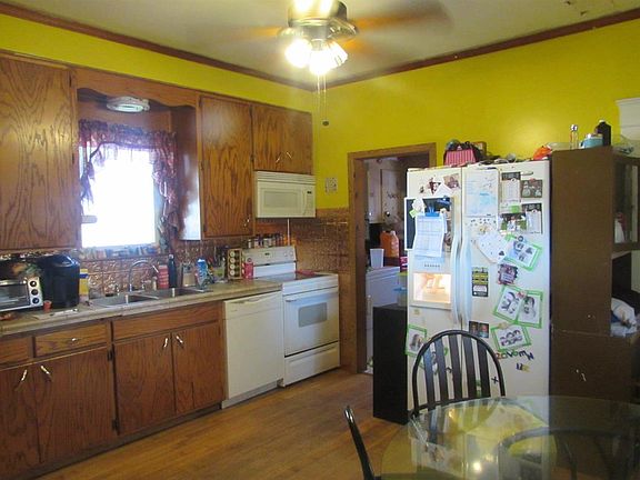 5th image of 302 E Burdick St
