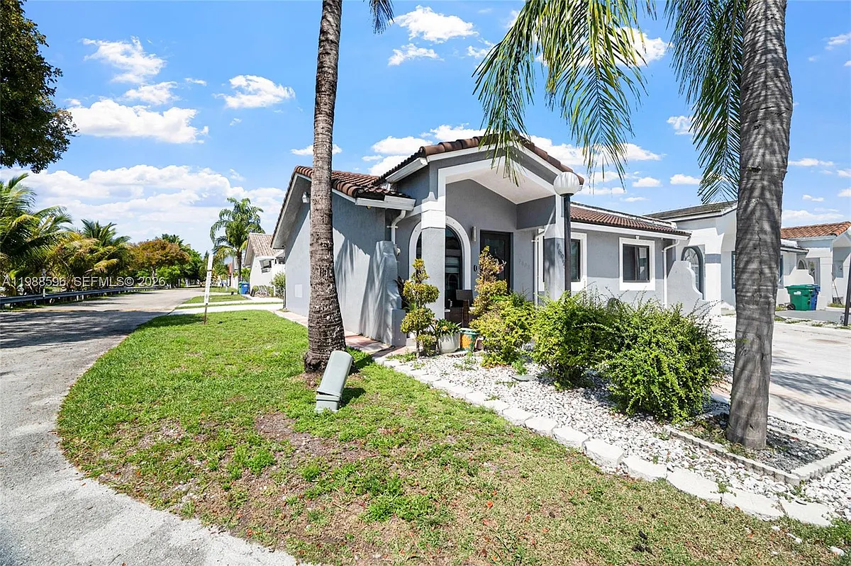 Building Photo - 7695 NW 178th Ter #1