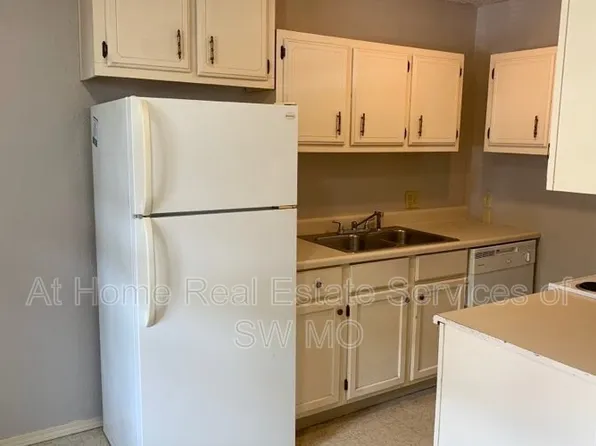 1636 N Benton Ave APT D, Springfield, MO 65803