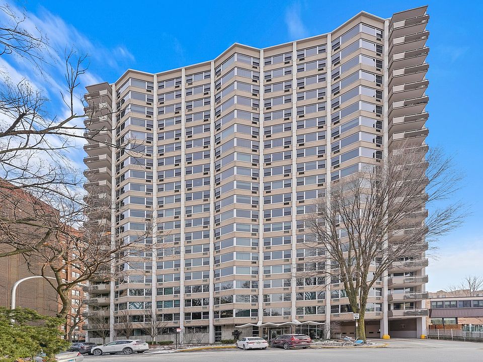1st image of 555 W Cornelia Ave APT 1803