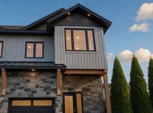 28 Rose Ave, Orillia, ON L3V2N7