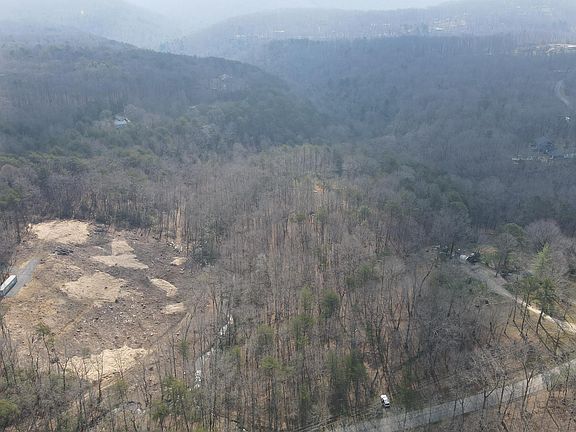 5th image of 1065 Deerhead Rd