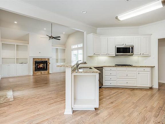 3rd image of 1505 Catalina Dr
