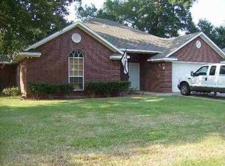 104 Cedar Ln, Chandler, TX 75758