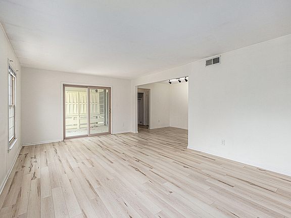 4th image of 2569 Abbington Dr SE #126