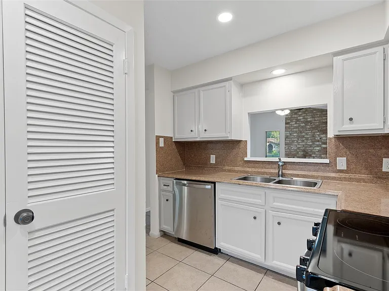 9306 Tooley Dr — Photo 11